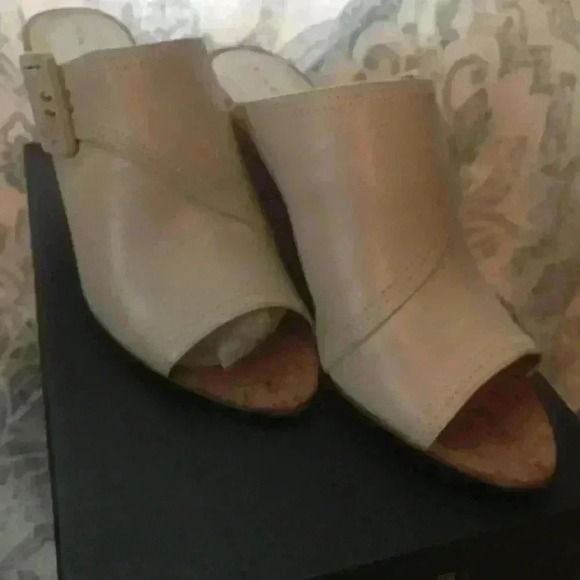 Tahari Ivory Leather Cork Wedge Open Toe sandals Sz 8 - Picture 3 of 7